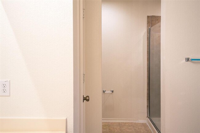 Building Photo - 612 Dark Tree Ln