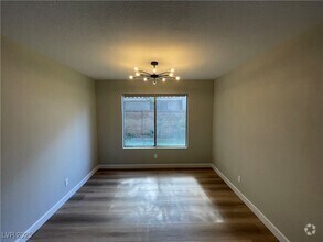 Building Photo - 2804 Oasis Cir