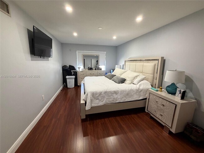 Building Photo - 7847 Miller Dr