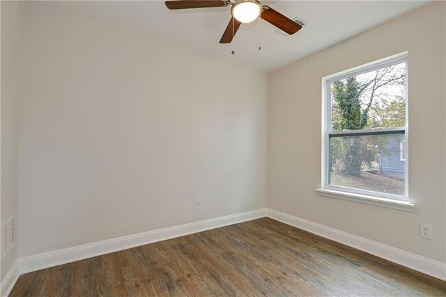 Building Photo - 104 Klassing St SW