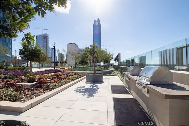 Building Photo - 889 Francisco St