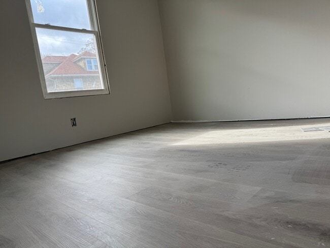 Building Photo - 433 Penn Ave