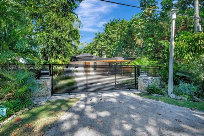 Gated Structure - 3655 Loquat Ave