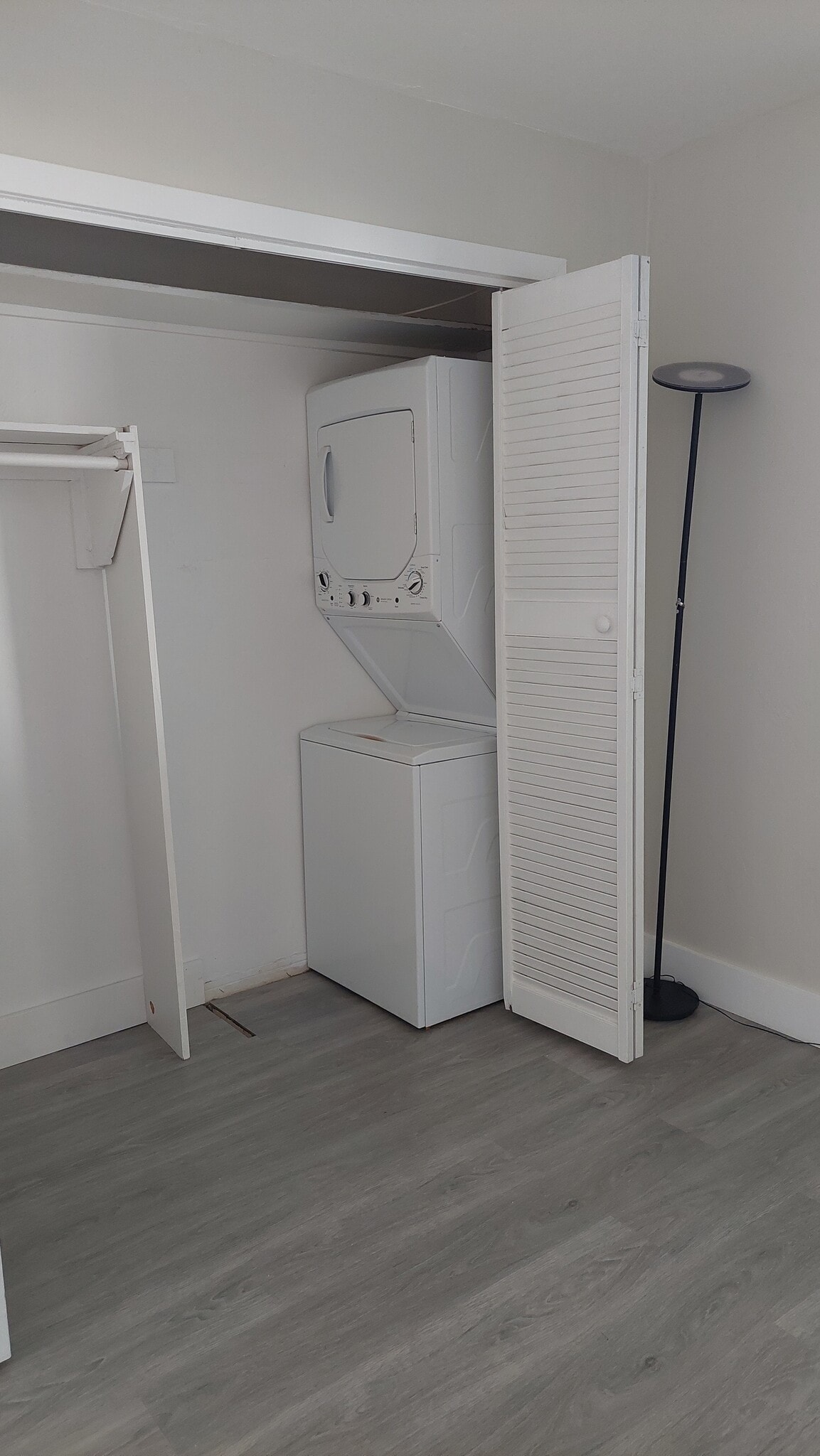 Building Photo - 2312 Van Buren St