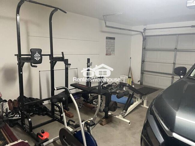 Building Photo - Hillcrest Beauty 4bed 3bath P00L Grass Bac...