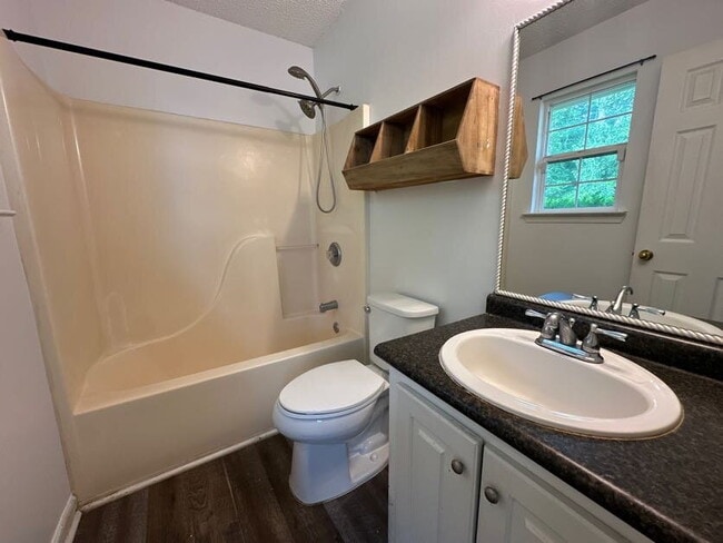 Building Photo - Great starter home very close to Fort Stewart