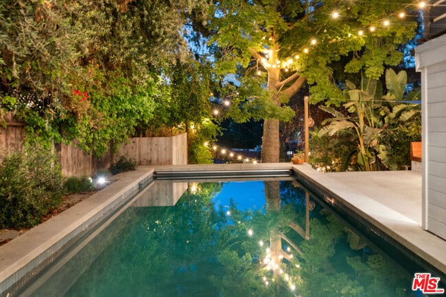 Building Photo - 1530 Elevado St