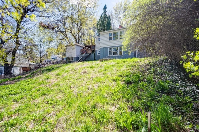 Building Photo - Charming College Hill Gem – Your Perfect Student Home!
