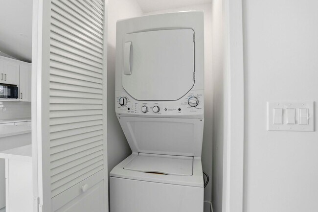 Building Photo - Just Built Two Bedroom Property!