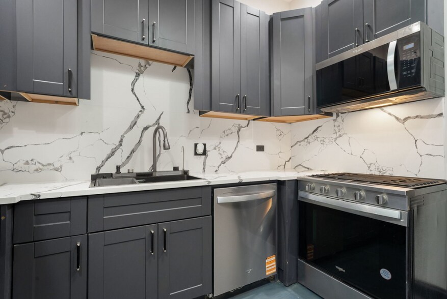 Building Photo - 3824 W Arthington St