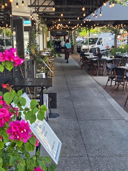 Building Photo - 2304 Ringling Blvd