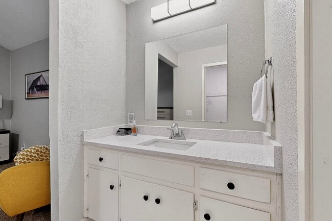 Building Photo - 5501 Purple Sage Dr