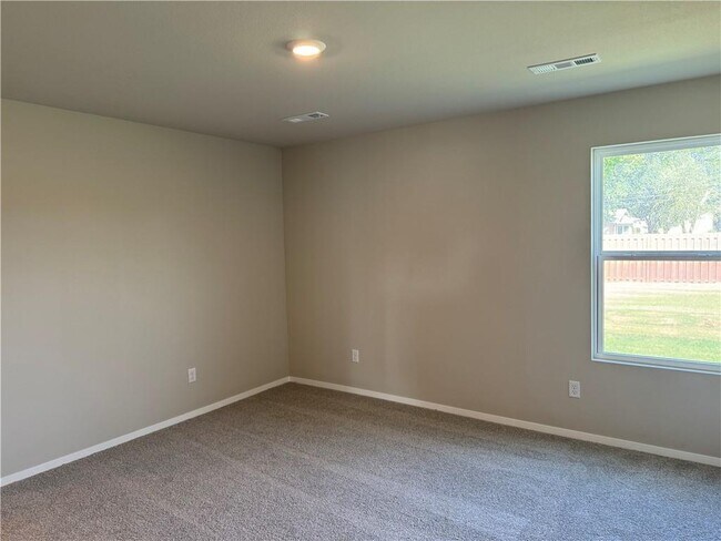 Building Photo - 2613 S Silver St