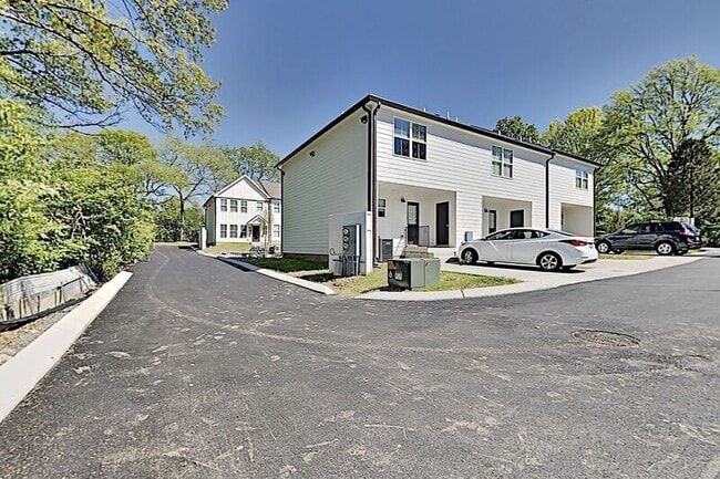 Building Photo - Newer Construction Townhome in Madison