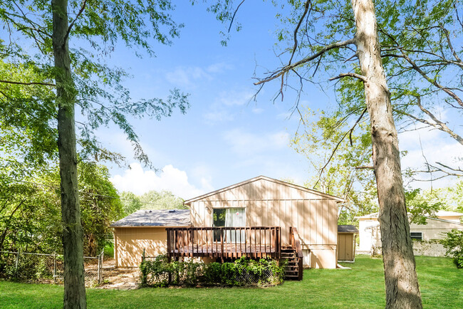 Building Photo - Amazing Home in Kansas City