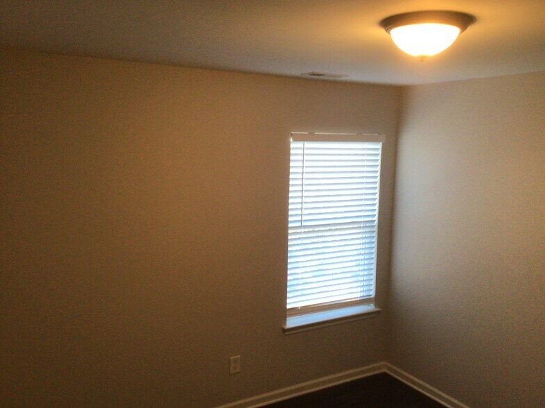 Building Photo - 2111 Less Traveled Trail