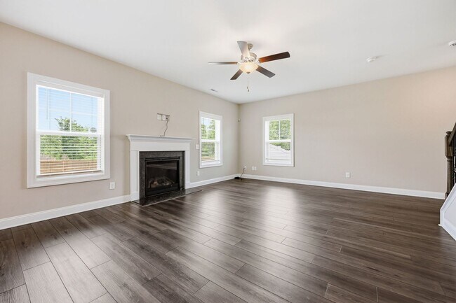 Building Photo - Like new single family home in Cameron, NC!