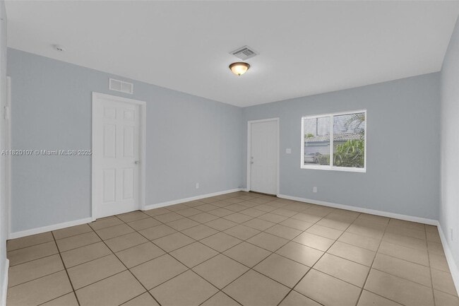 Building Photo - 1430 NW 27th Ave