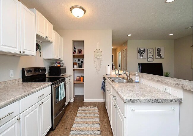 Building Photo - 345 Spruce St