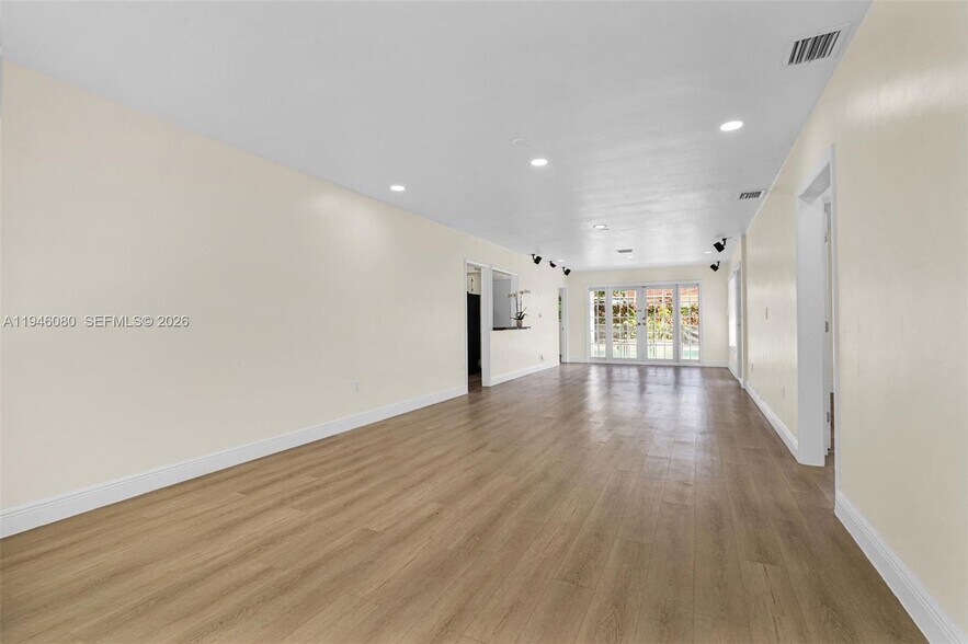 Building Photo - 5781 SW 25th St