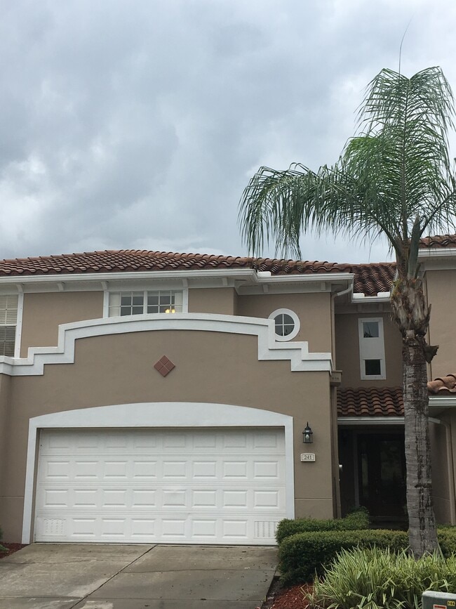 Building Photo - 241 Valencia Cir