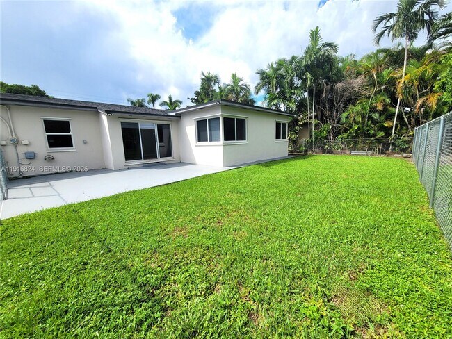 Building Photo - 8839 SW 28th St