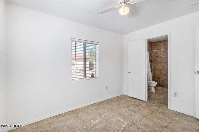 Building Photo - 412 W 9th St