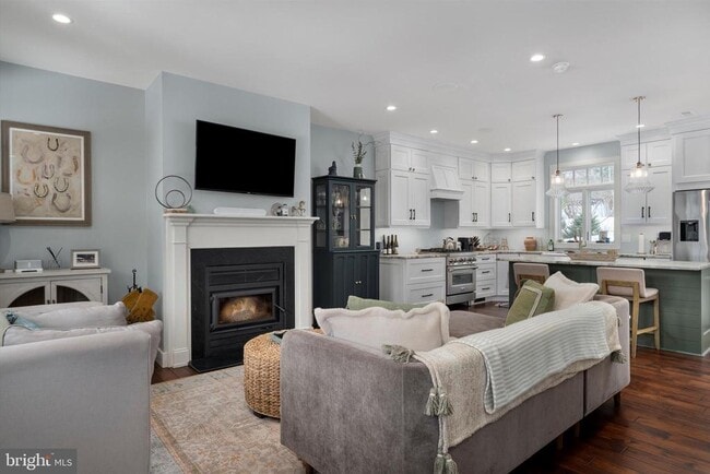 Building Photo - 3741 River Rd