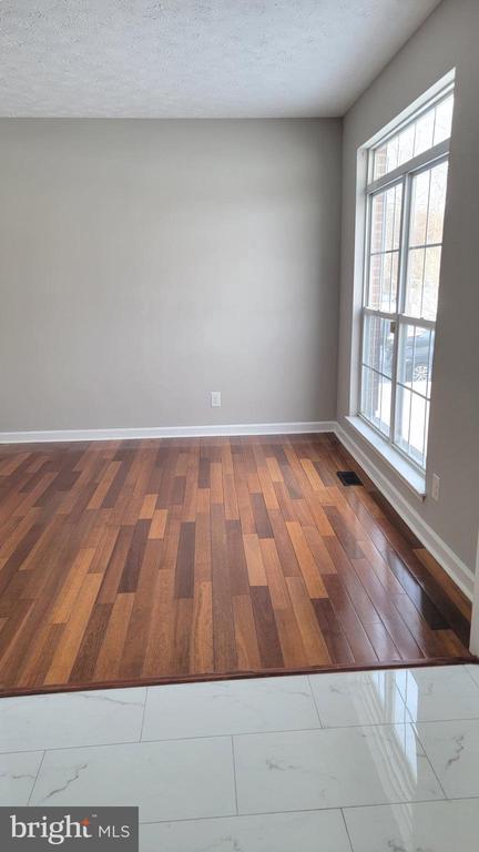 Building Photo - 10011 Welshire Dr