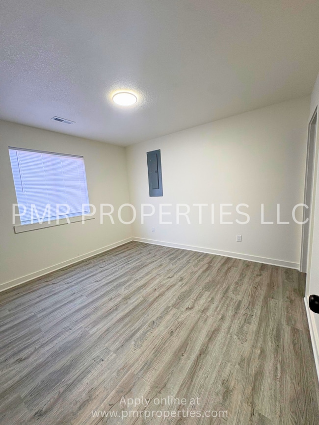 Building Photo - 3 Bedrooms/2 Bathroom House