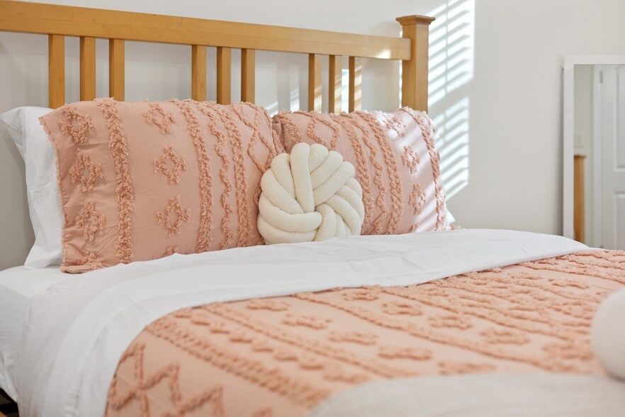 Building Photo - 82 Vanessa Dr