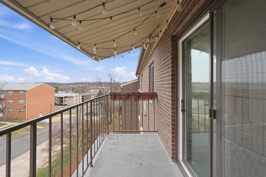 Building Photo - 6230 Edsall Rd