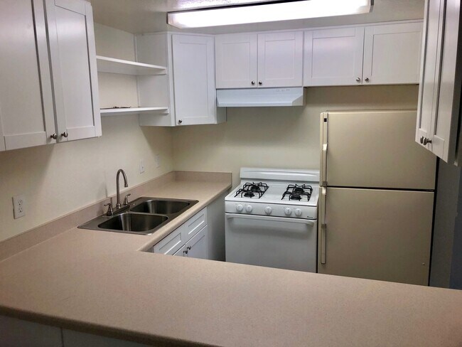 Building Photo - West Ventura Apartment