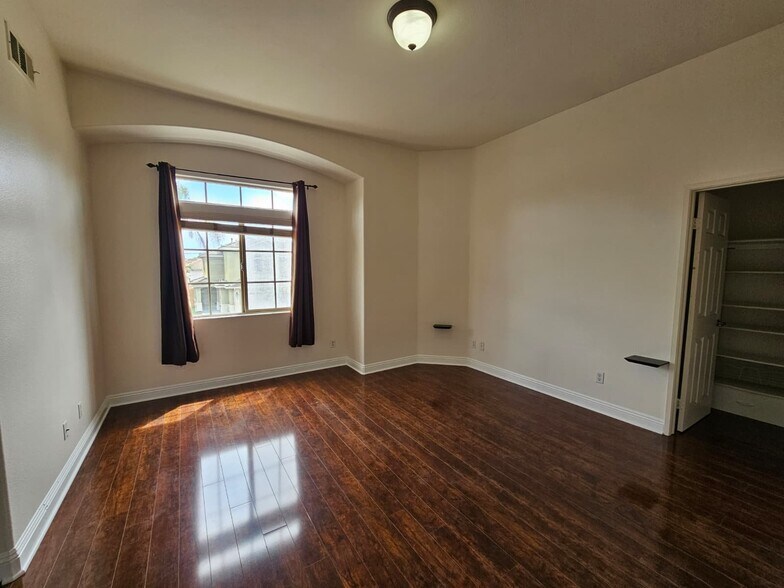 Building Photo - 774 Ada St