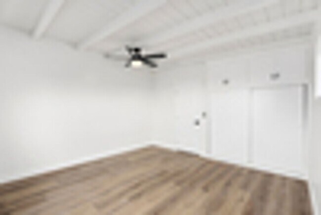 Building Photo - 303 S Ola Vista