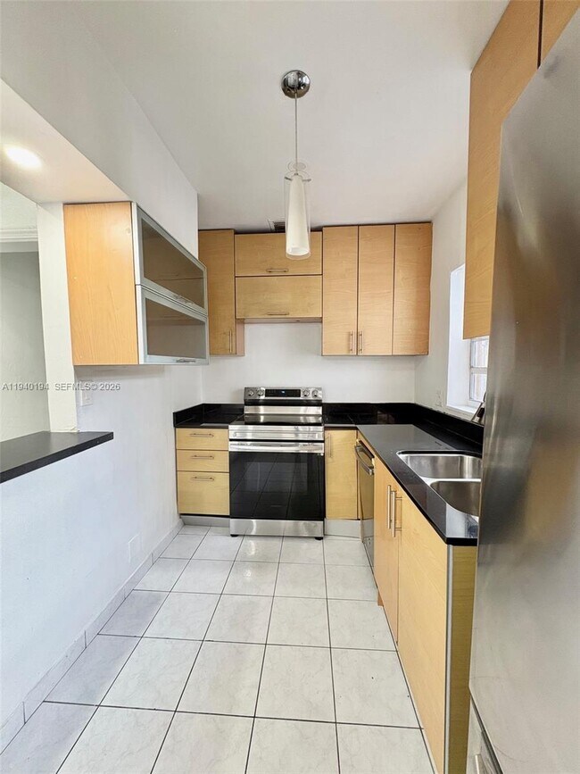 Building Photo - 1332 NE 177th St