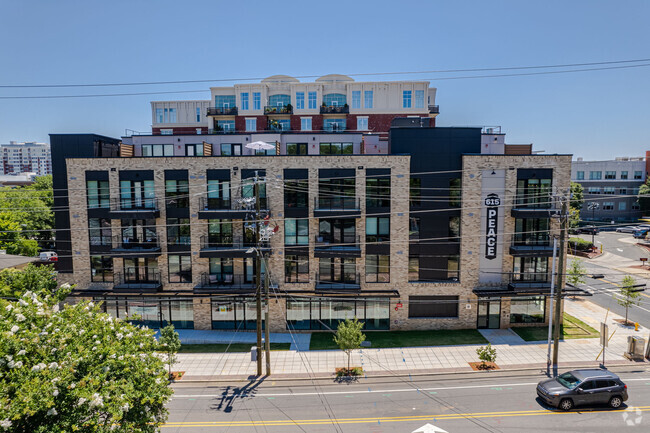 Building Photo - 615 W Peace St