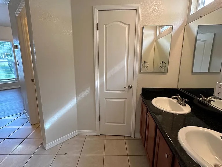 Building Photo - 7178 N Fruit Ave