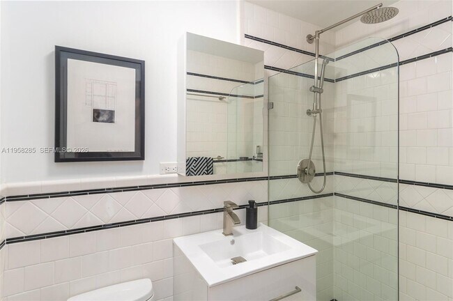 Building Photo - 1600 Michigan Ave