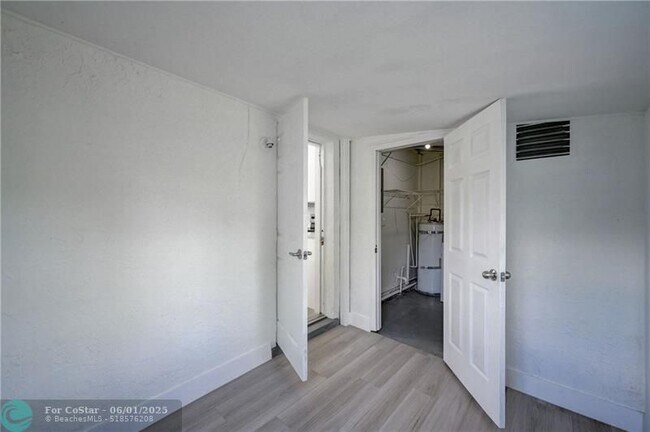 Building Photo - 5521 SW 39th St