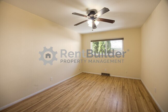 Building Photo - 6504 Loftus Ave NE