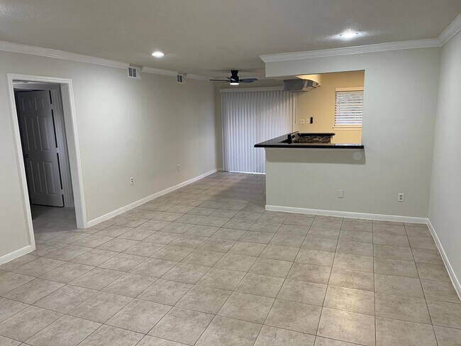 Building Photo - 8229 Kingsbrook Rd