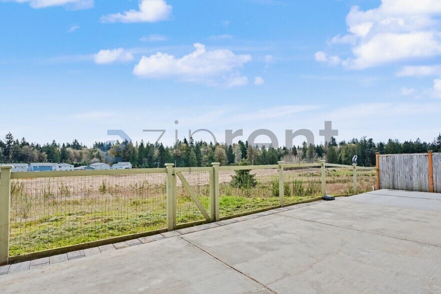 Building Photo - 9168 Candytuft Ln SE