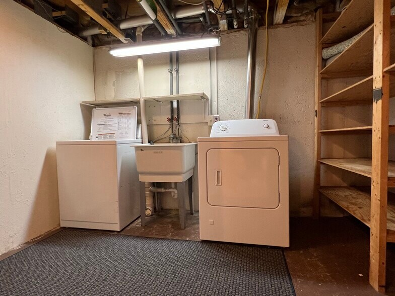 Building Photo - 3306 Alpine Dr