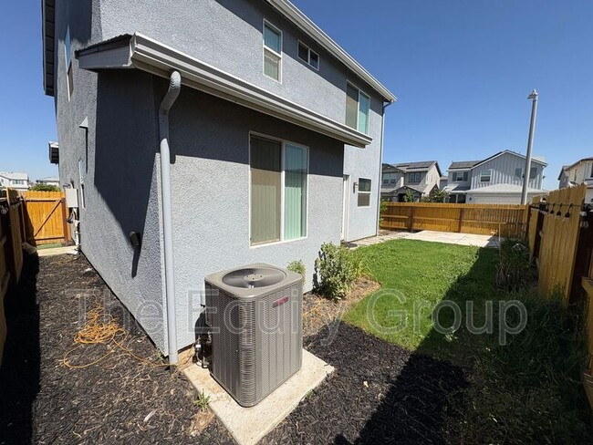 Building Photo - 3036 N Parkside St