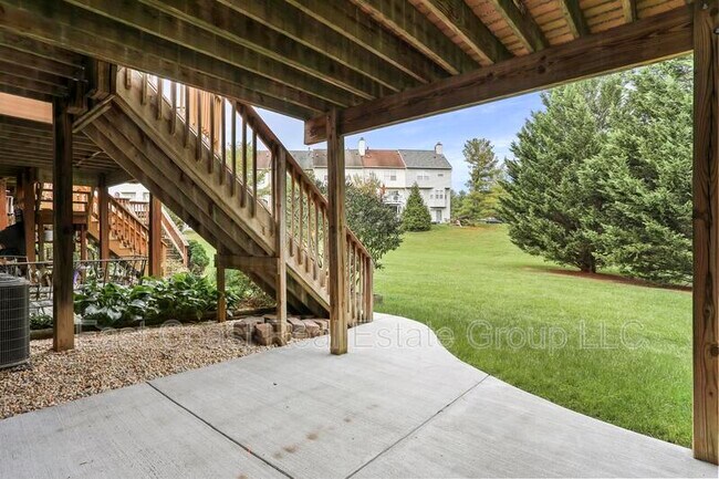 Building Photo - 9114 Ridgefield Ln