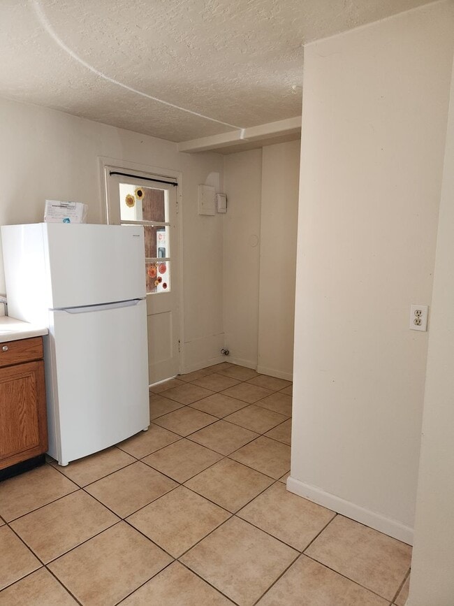 Building Photo - 2-bedroom 1 bath House