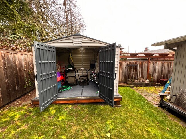 Building Photo - 3513 Hawthorne Pl SE