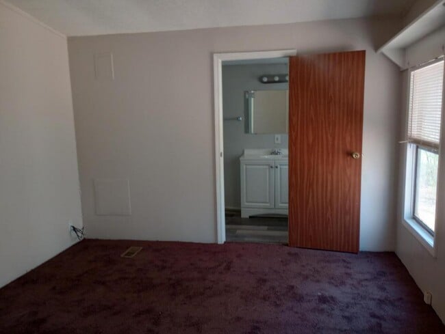 Building Photo - 88 Oak View Dr