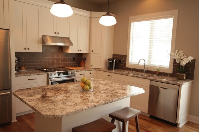 Building Photo - Beautiful luxury custom home